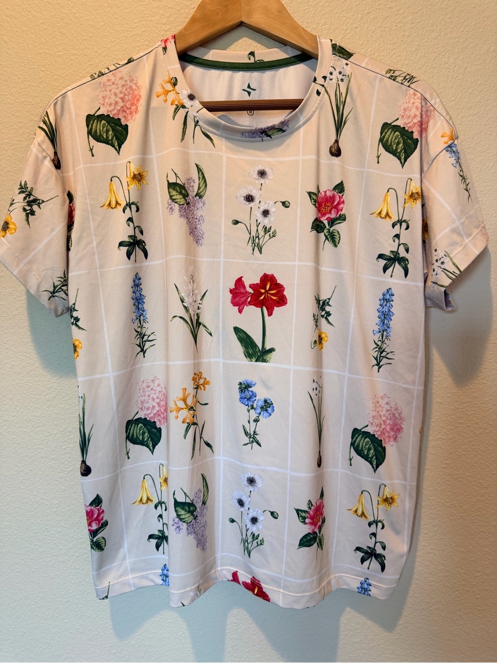 Tuckernuck Sport Botanical Garden Floral Print Performance Tee Size M #0095